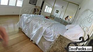 Dava Foxx says, Watch me play with my pussy solo