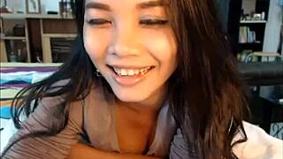 hey, check those asian eyes on livefilipinacams com