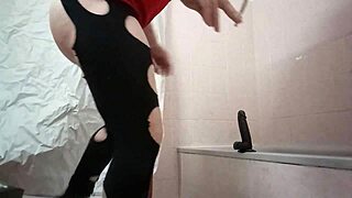 Travesti uses dildo for intense solo pleasure