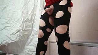 Travesti uses dildo for intense solo pleasure