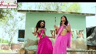bhojpuri hot song teasing nipple show