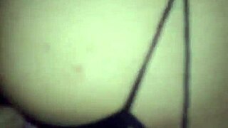 la mujer de mi papa le da lastima que soy feo y despues de la fiesta se mete ami cuarto