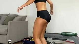 Cameltoe 2 Sol P�rez Shows Off Her Tight Cameltoe In Exclamatory Display!