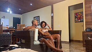 a novinha pensou que era só eu e meu amigo, mais tinha mais um escondido no trio gay brasileiro