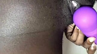 i'm twerking on a vibrating dildo toy