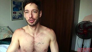 novinho dando cu escondido com orgasmo