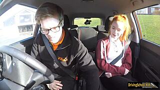 Ella Hughes sluger den hede sædload!