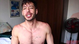 novinho dando cu escondido com orgasmo