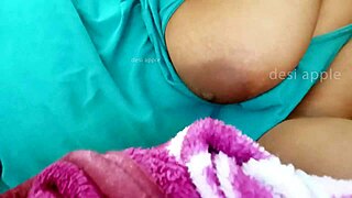 Indian bhabhi sexy boobs are just wow 😍