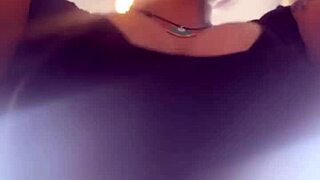 Treinando na academia, suei tanto que tirei os peitos pra respirar!