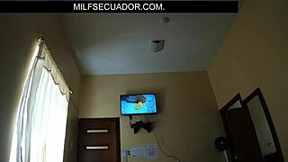 a la culona de zamira le encanta la verga por el culo