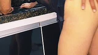 Fodendo Loira Na Pia E Gozando Dentro