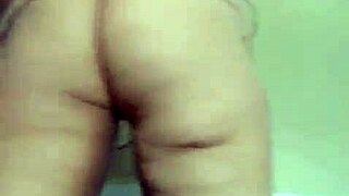 gordinha se exibindo para a c�mera with her fat pussy