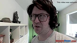 OMG! Amateur Blowjob to Nerd Turns Into First-Time Facial Fun