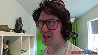 OMG! Amateur Blowjob to Nerd Turns Into First-Time Facial Fun