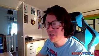 First Time Newbie Sucks Leeds Dork, Getting A Facial Handjob Surprise!