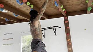 princesa tatuada sexy vino a sesion de entrenamiento con damilvvs