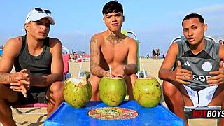 fodendo nosso amigo com monster cock no 3some gay