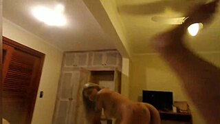 O Misterioso Comedor X Invades Room and Finds Blonde Surprise