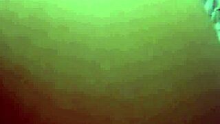 Wow! Brunett Maya Bijou hårdknullad av styvbror i vild action!