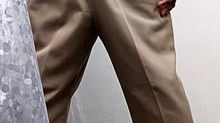 Maestro caliente se saca la leche con spanking!