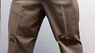 Maestro caliente se saca la leche con spanking!