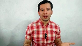 supervisor casado penetra a pelo a empleado en baños nocturnos. relato sexual en turno de noche.