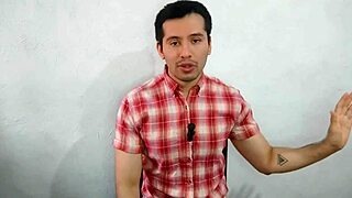 supervisor casado penetra a pelo a empleado en baños nocturnos. relato sexual en turno de noche.