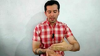 supervisor casado penetra a pelo a empleado en baños nocturnos. relato sexual en turno de noche.