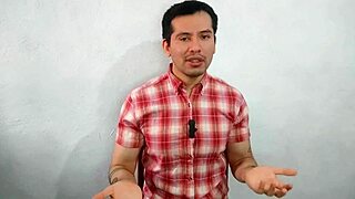 supervisor casado penetra a pelo a empleado en baños nocturnos. relato sexual en turno de noche.