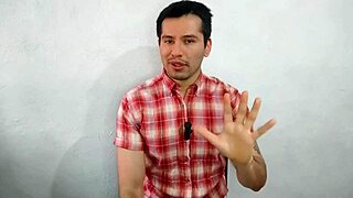 supervisor casado penetra a pelo a empleado en baños nocturnos. relato sexual en turno de noche.