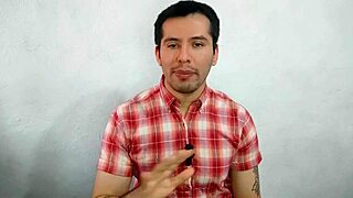 supervisor casado penetra a pelo a empleado en baños nocturnos. relato sexual en turno de noche.