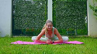 I did sexy outdoor yoga with Stella Cardo!!