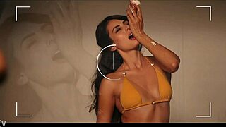 Mandana Karimi Sizzles in Bikini for Kyaa Kool Hain Hum 3