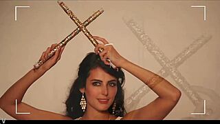 Mandana Karimi Sizzles in Bikini for Kyaa Kool Hain Hum 3