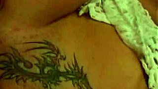 Milf tetona francesa consigue sobresueldo haciendo porno con tatuajes