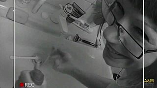 Milf tetona francesa consigue sobresueldo haciendo porno con tatuajes