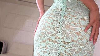 Mila Jade and Jaye Summers crave cum's irresistible taste