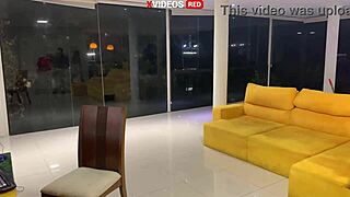 Novinha Receives Pizza Deliverer In Towel