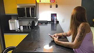 Novinha Receives Pizza Deliverer In Towel