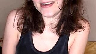 Kinky teen Eveyourapple shares her British fetish secrets