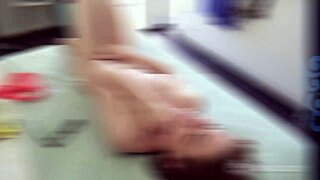 Uh, Yanks Allegra Sphynx fingerin’ her super wet box!