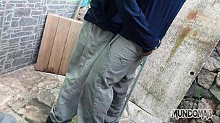 At lunch time, the group takes a break for casual chats.