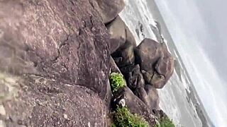 novinha rabuda caught flashing big ass on beach with cock!