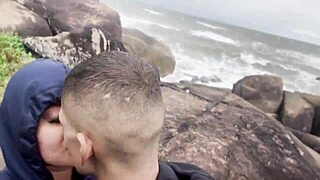 novinha rabuda caught flashing big ass on beach with cock!