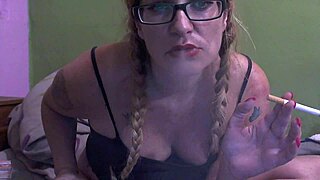 I’m jerking off while smoking with painted lips