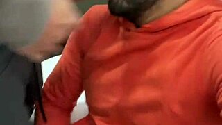 Casado dotado fodeu meu cu no banheiro sem cuspe, meteu tudo!