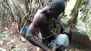 Seks trše z bogato hentai punčko, ki jo neprekinjeno nabija velik kurc