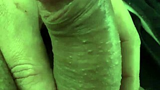 Pau duro grande melado no banheiro pra vc chupar bichinha com anal e assfucking