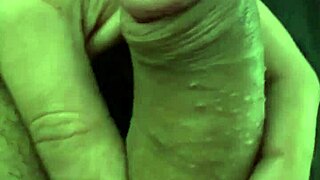 Pau duro grande melado no banheiro pra vc chupar bichinha com anal e assfucking